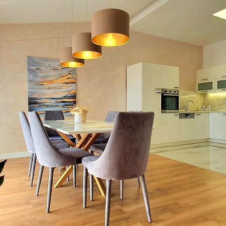 Grey House Apartment Макарска Екстериор снимка