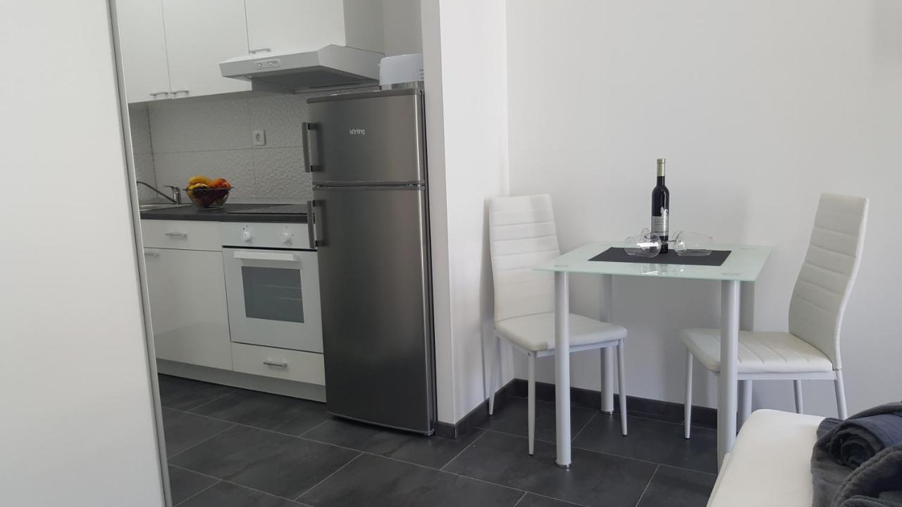 Grey House Apartment Макарска Екстериор снимка