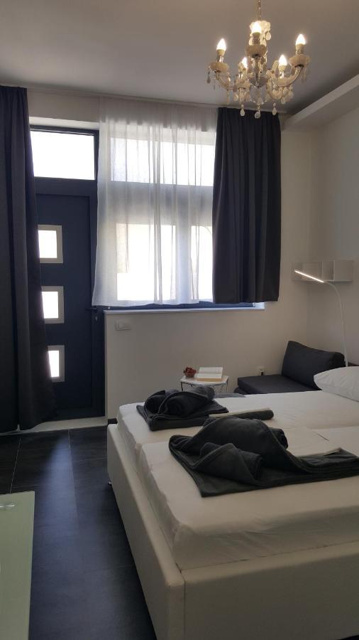 Grey House Apartment Макарска Екстериор снимка