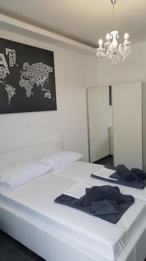 Grey House Apartment Макарска Екстериор снимка