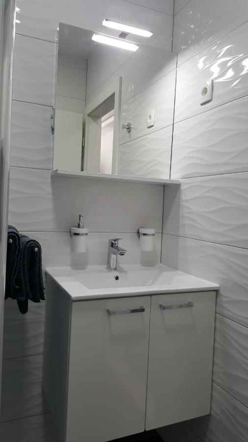 Grey House Apartment Макарска Екстериор снимка