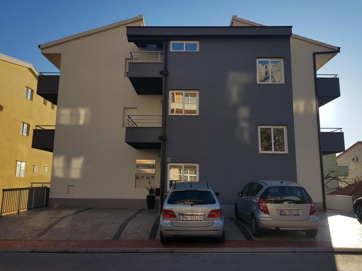 Grey House Apartment Макарска Екстериор снимка