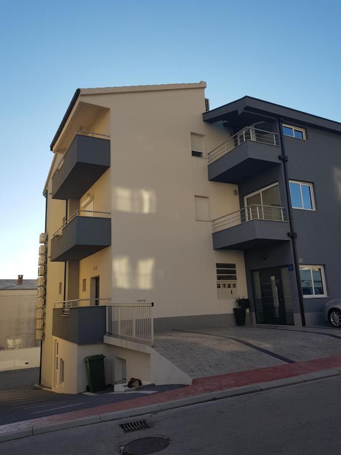 Grey House Apartment Макарска Екстериор снимка