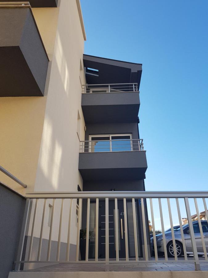 Grey House Apartment Макарска Екстериор снимка