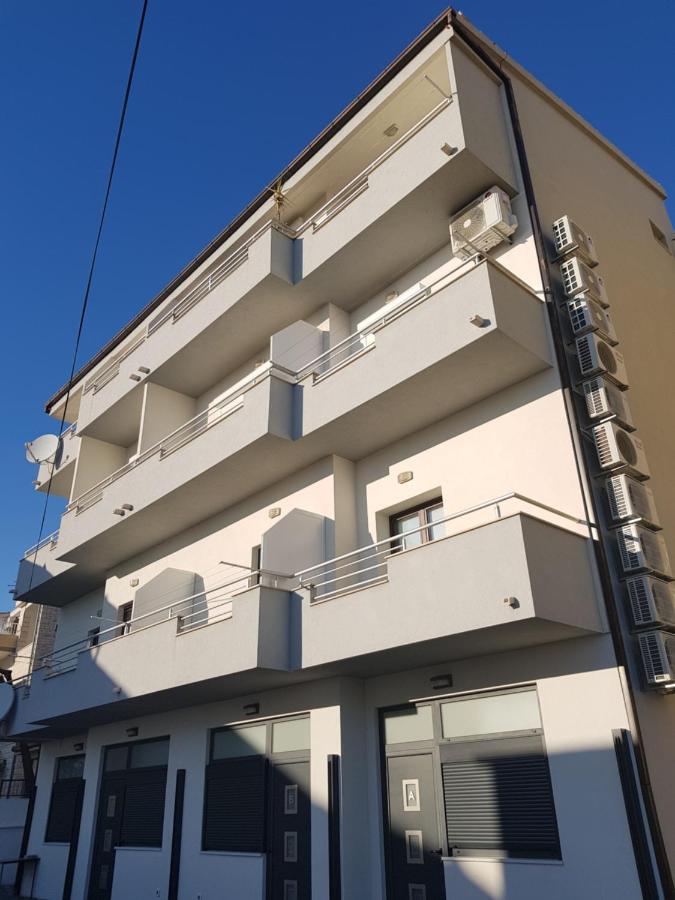 Grey House Apartment Макарска Екстериор снимка
