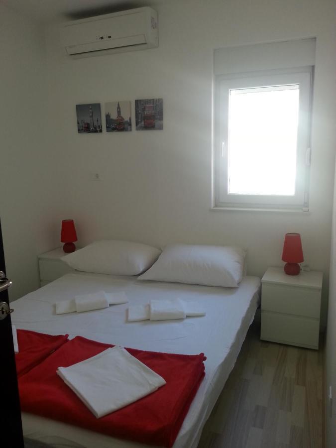Grey House Apartment Макарска Екстериор снимка