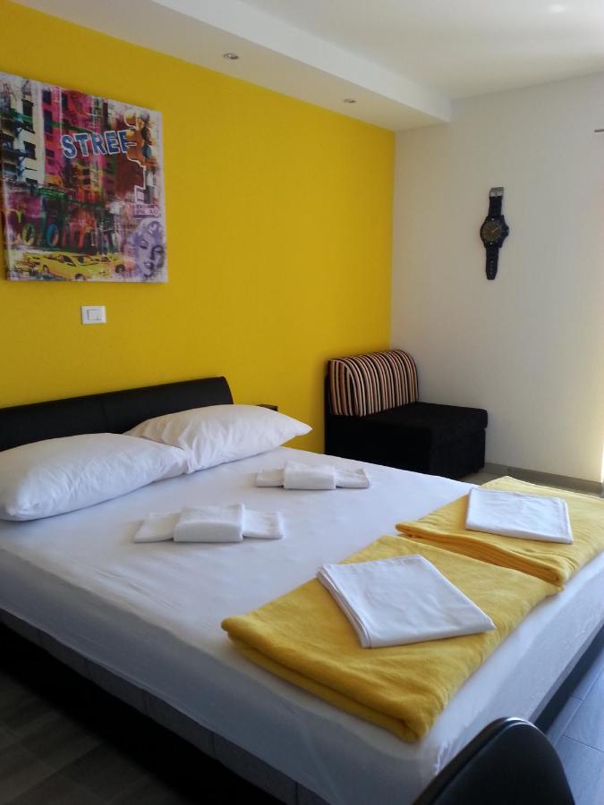 Grey House Apartment Макарска Екстериор снимка