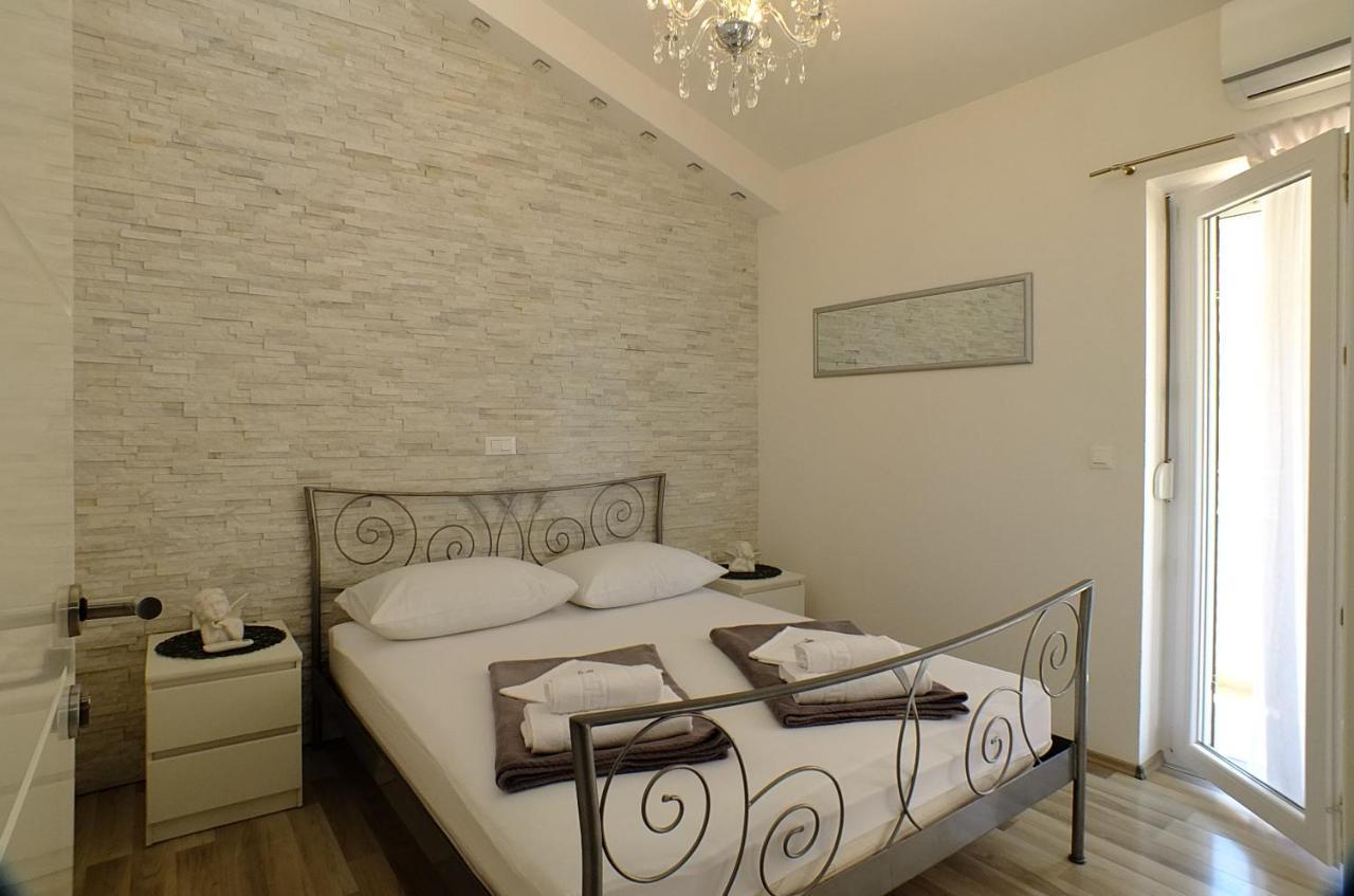 Grey House Apartment Макарска Екстериор снимка