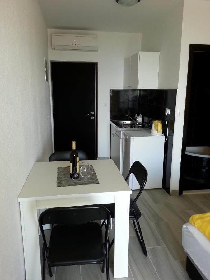 Grey House Apartment Макарска Екстериор снимка