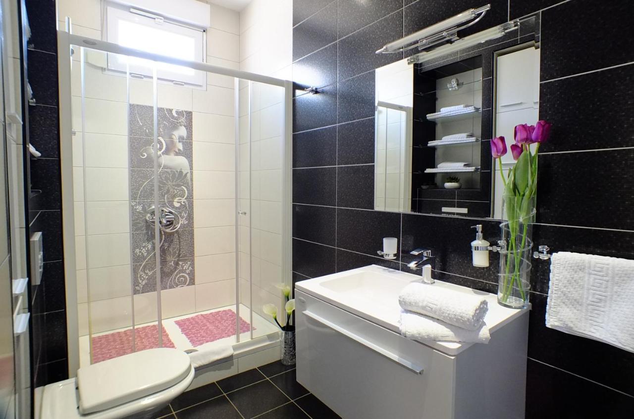Grey House Apartment Макарска Екстериор снимка