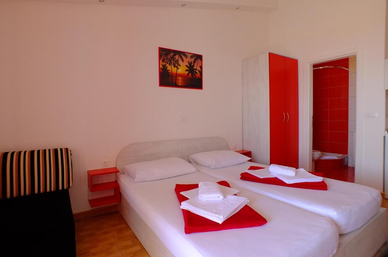 Grey House Apartment Макарска Екстериор снимка