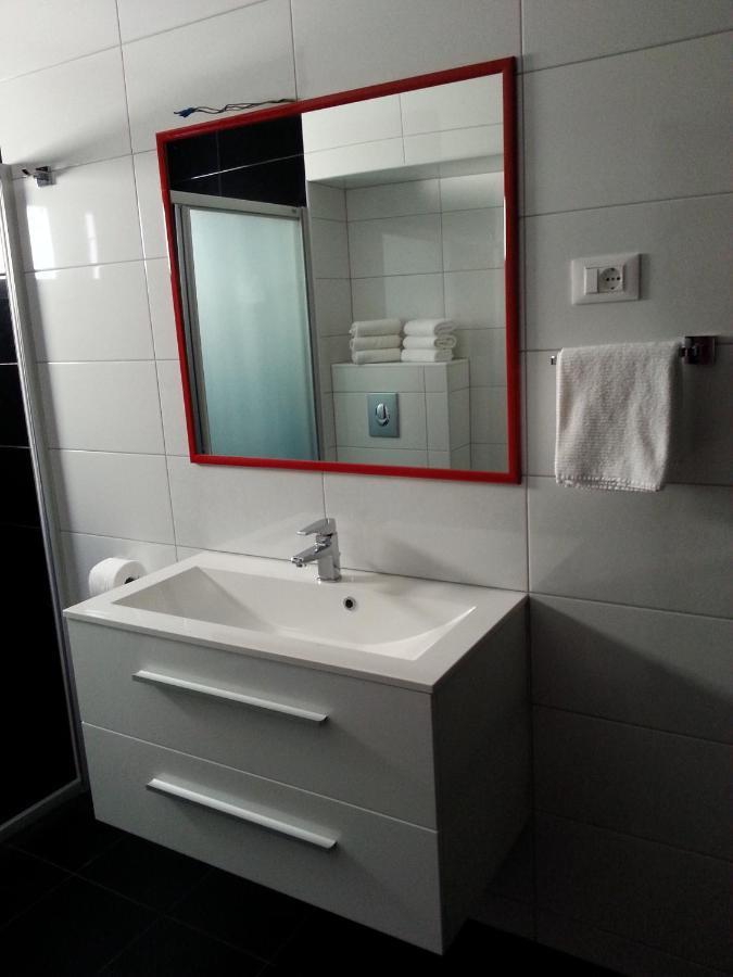Grey House Apartment Макарска Екстериор снимка