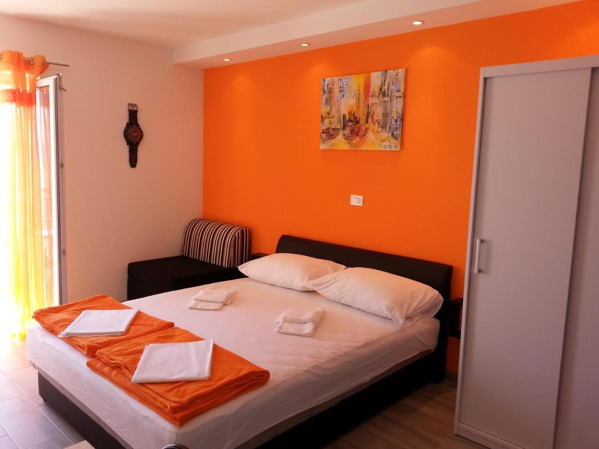 Grey House Apartment Макарска Екстериор снимка