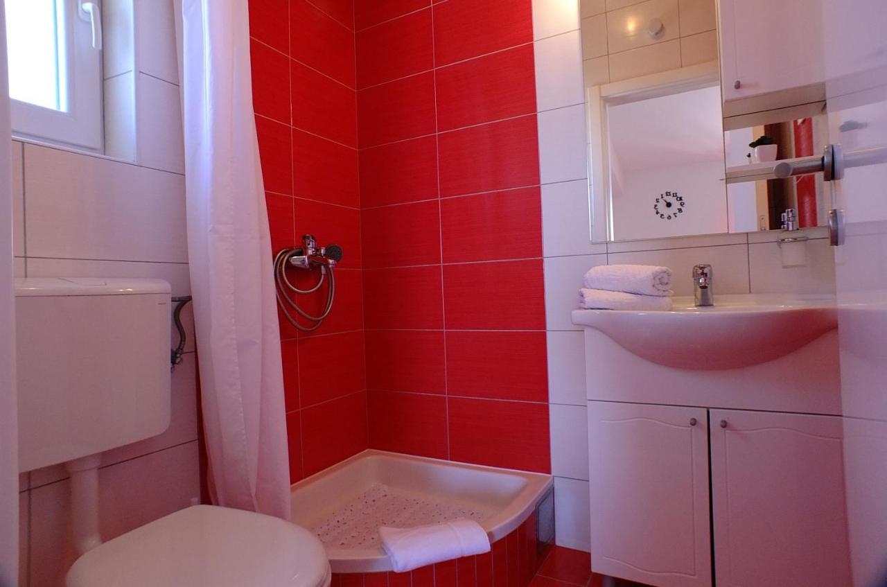 Grey House Apartment Макарска Екстериор снимка