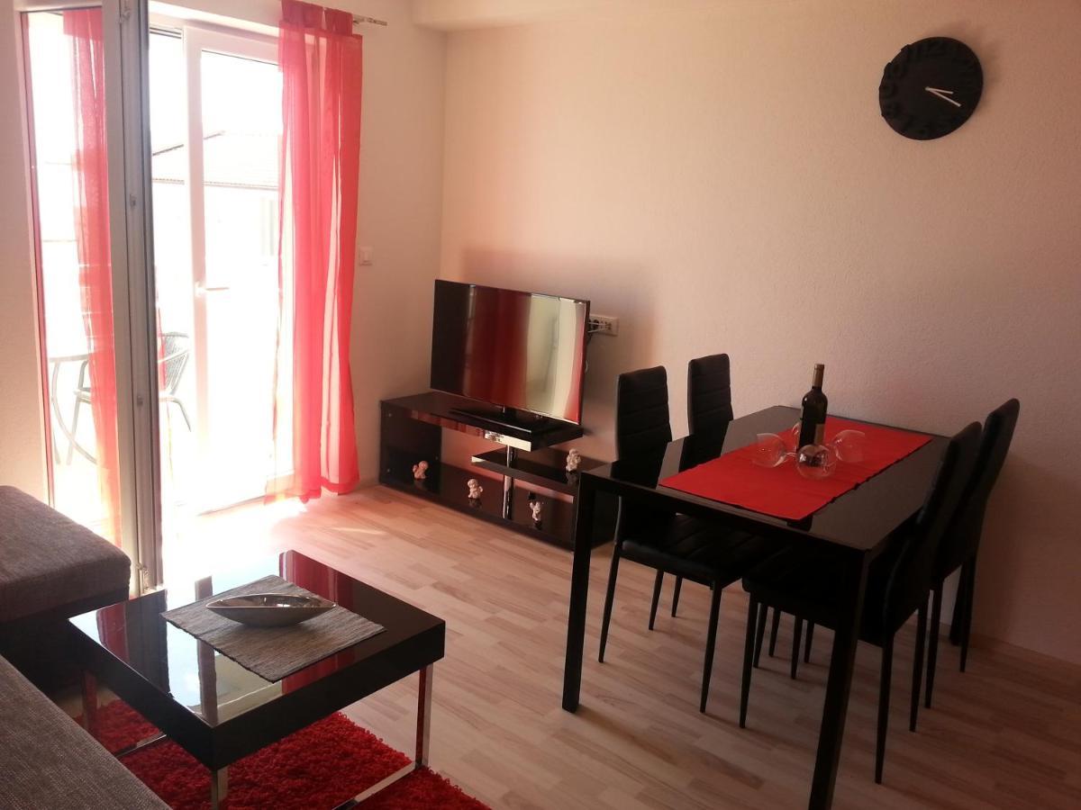 Grey House Apartment Макарска Екстериор снимка