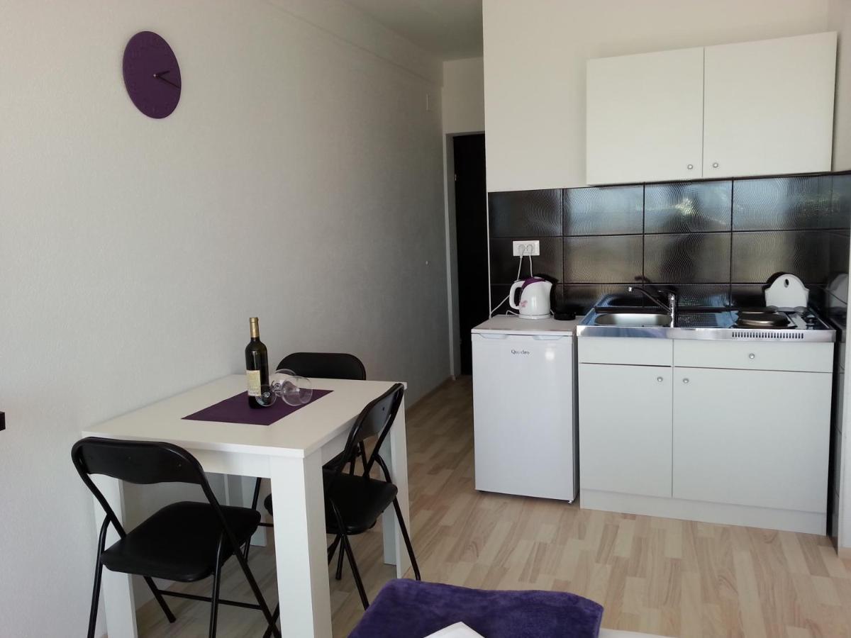 Grey House Apartment Макарска Екстериор снимка