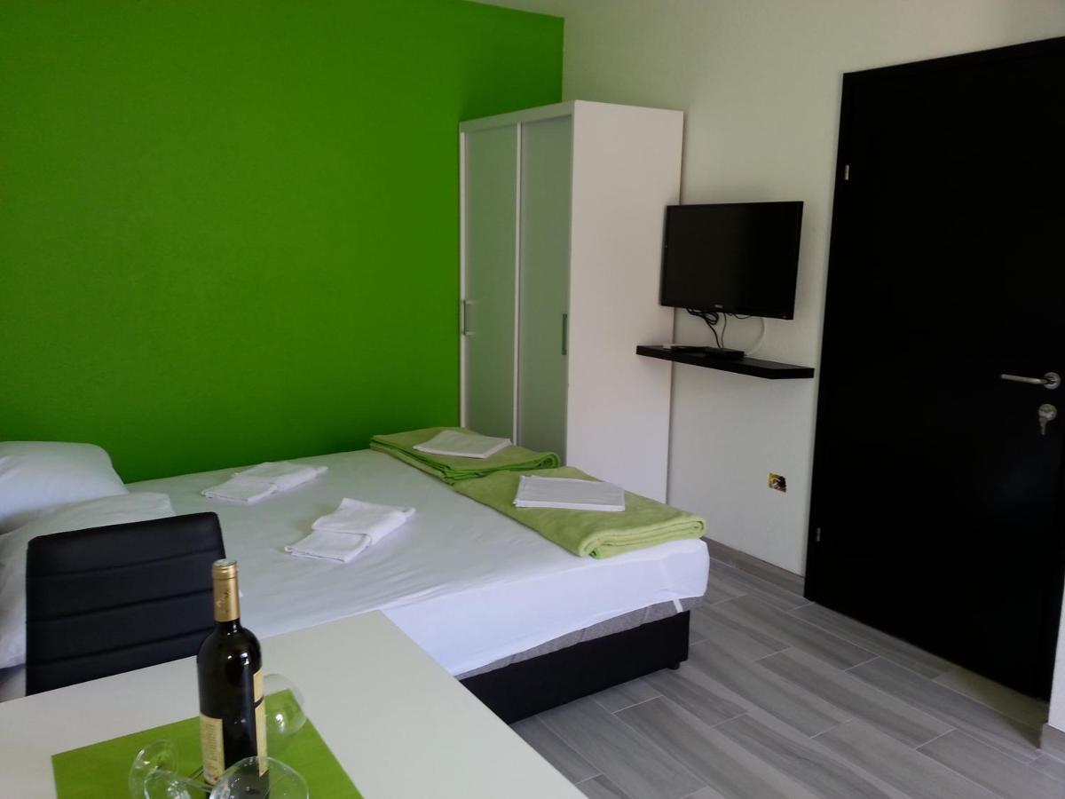 Grey House Apartment Макарска Екстериор снимка