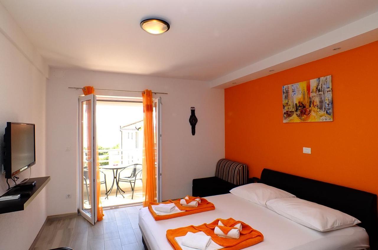 Grey House Apartment Макарска Екстериор снимка