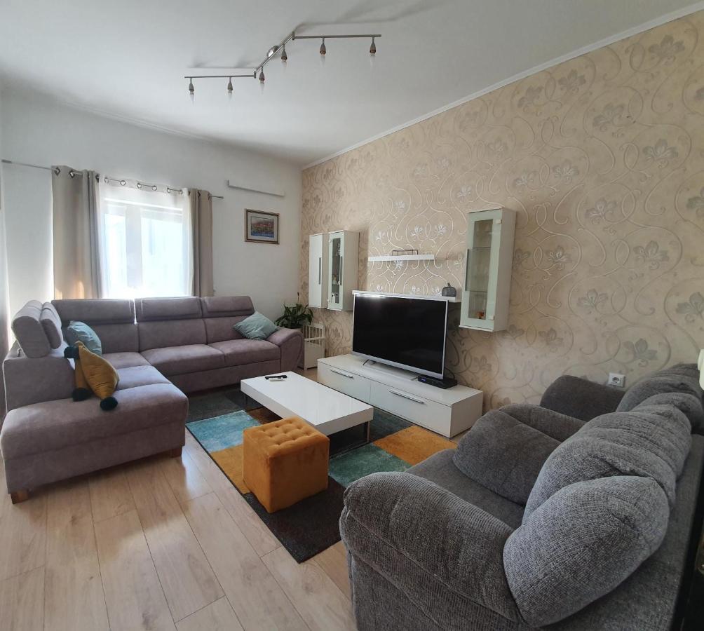 Grey House Apartment Макарска Екстериор снимка