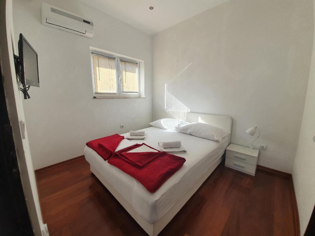 Grey House Apartment Макарска Екстериор снимка