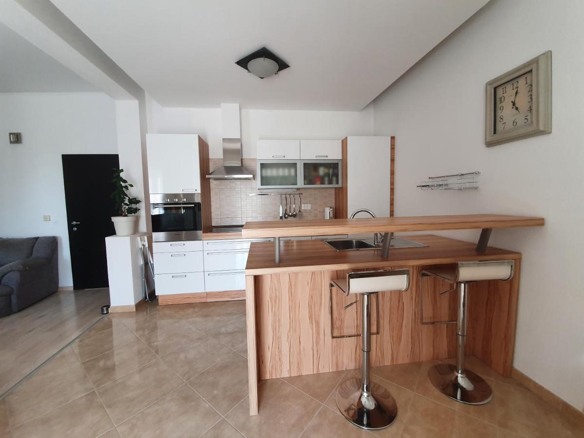 Grey House Apartment Макарска Екстериор снимка