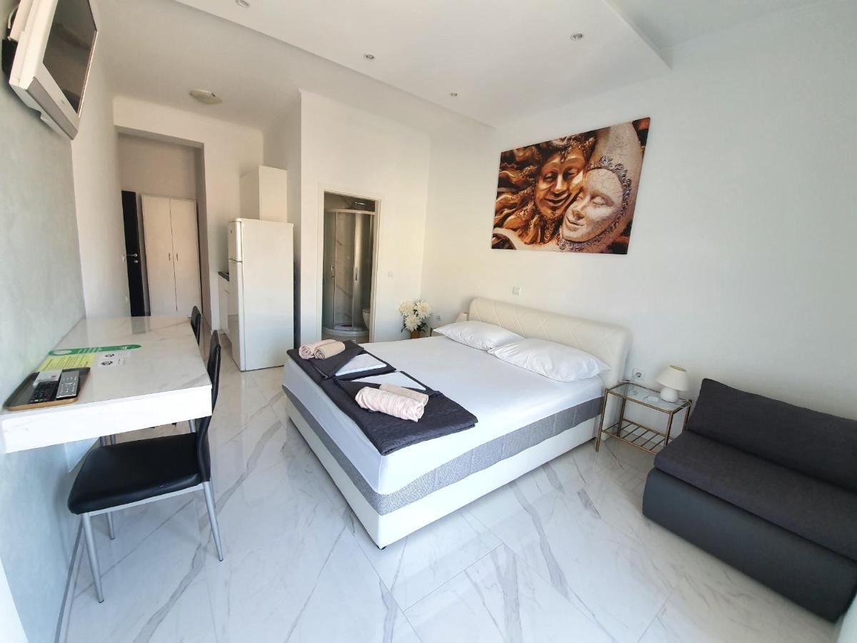 Grey House Apartment Макарска Екстериор снимка