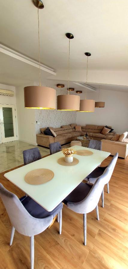 Grey House Apartment Макарска Екстериор снимка