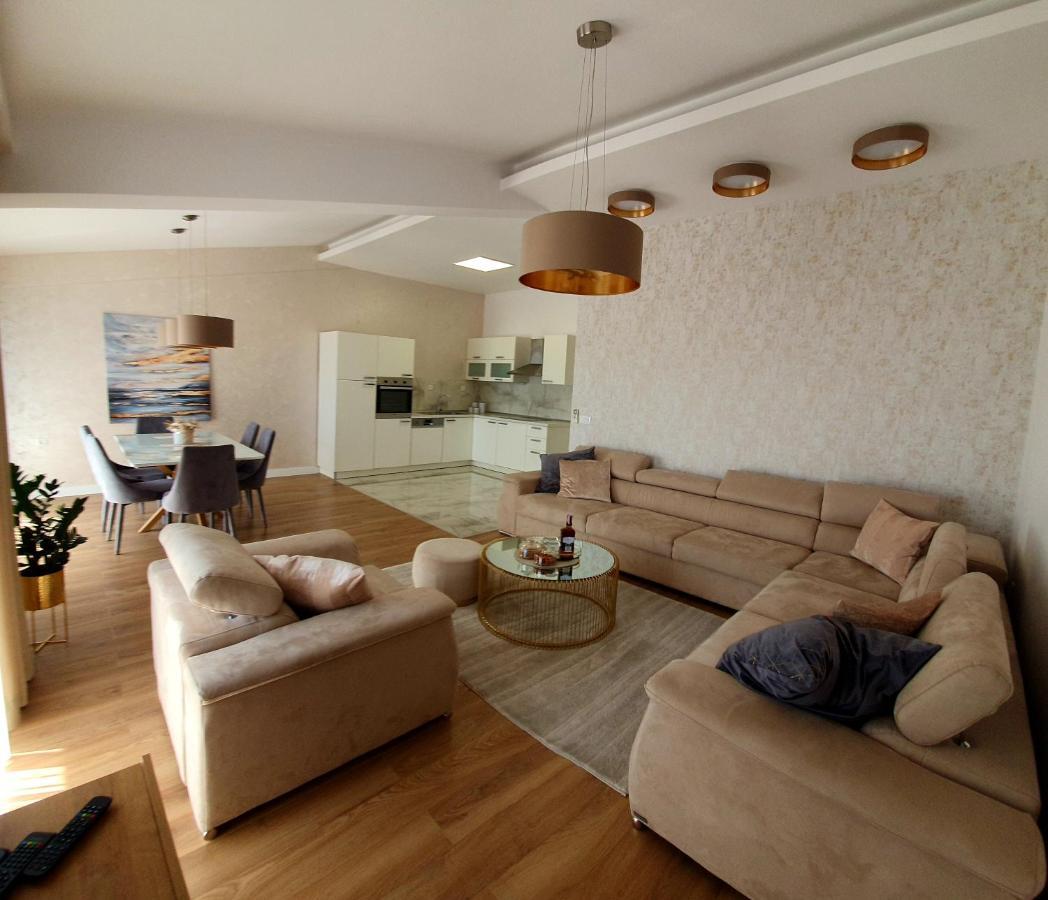 Grey House Apartment Макарска Екстериор снимка