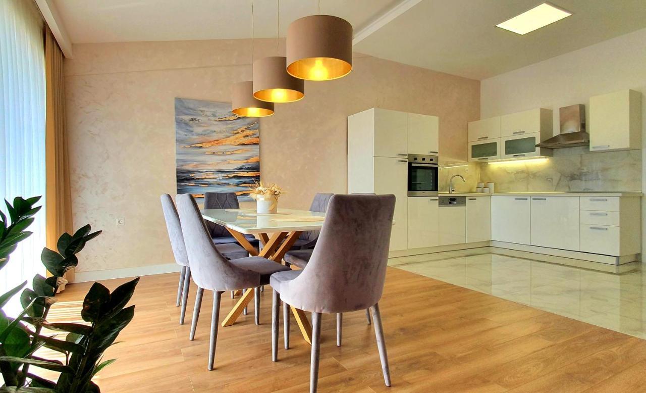 Grey House Apartment Макарска Екстериор снимка