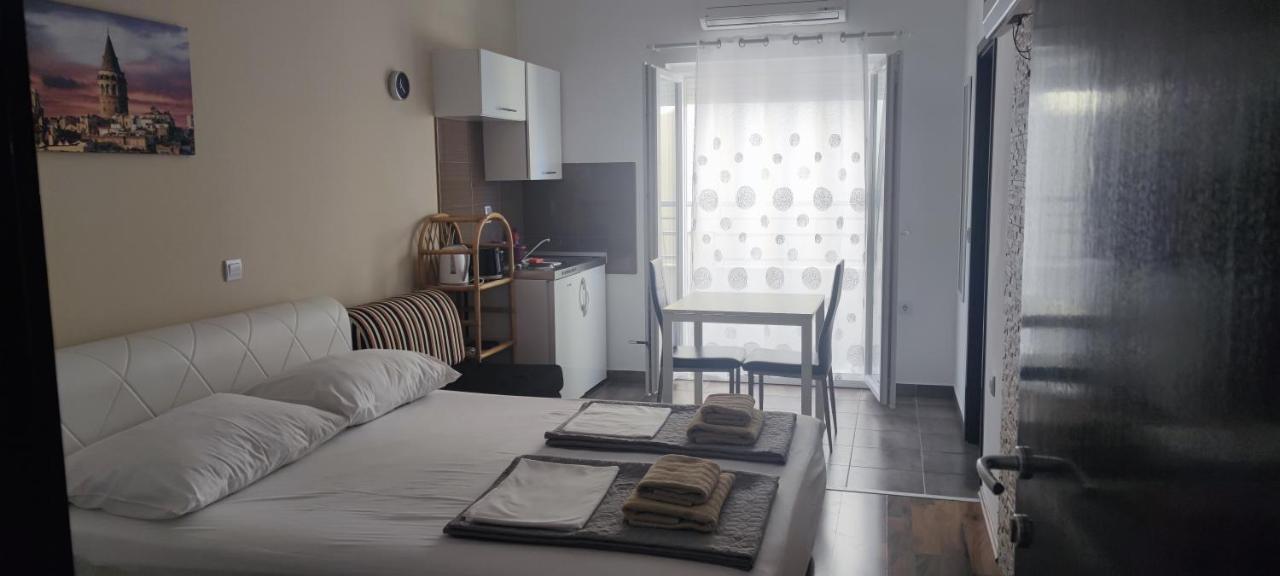 Grey House Apartment Макарска Екстериор снимка